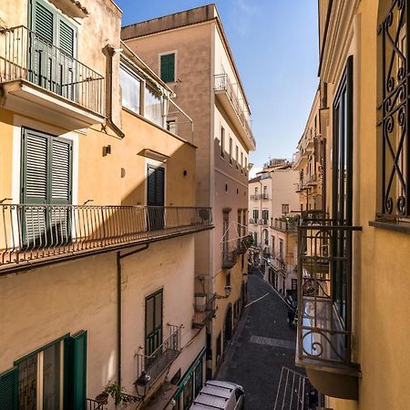 La Finestra Sul Corso Villa Amalfi Luaran gambar