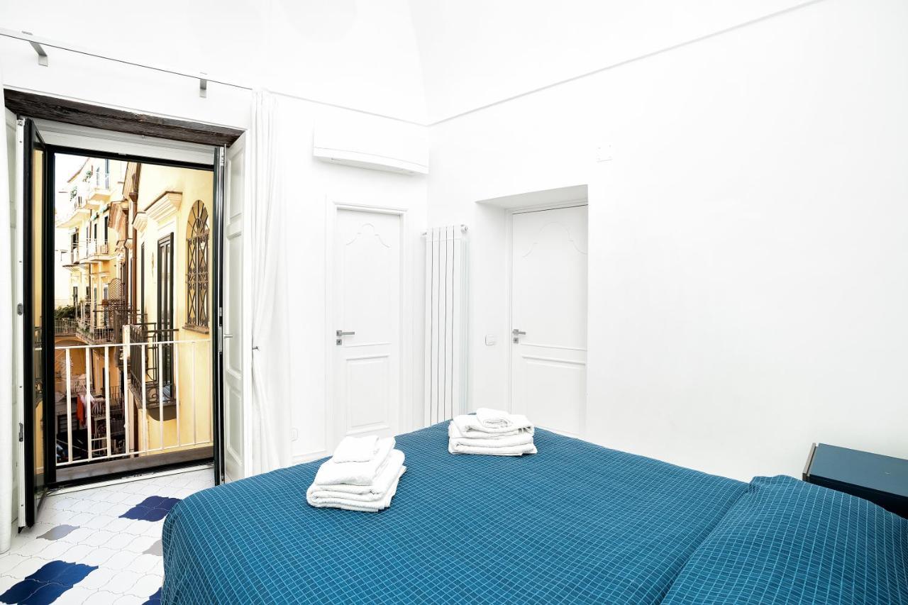 La Finestra Sul Corso Villa Amalfi Luaran gambar