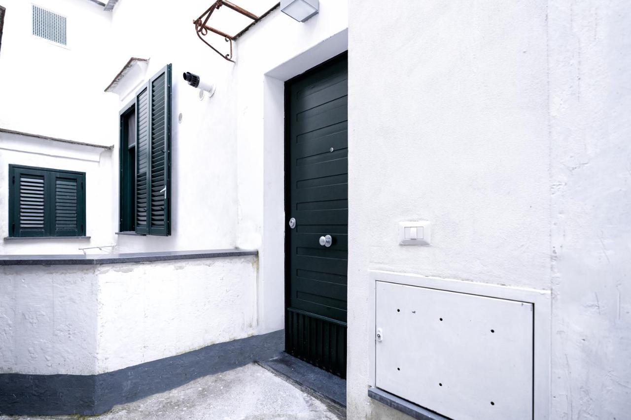 La Finestra Sul Corso Villa Amalfi Luaran gambar